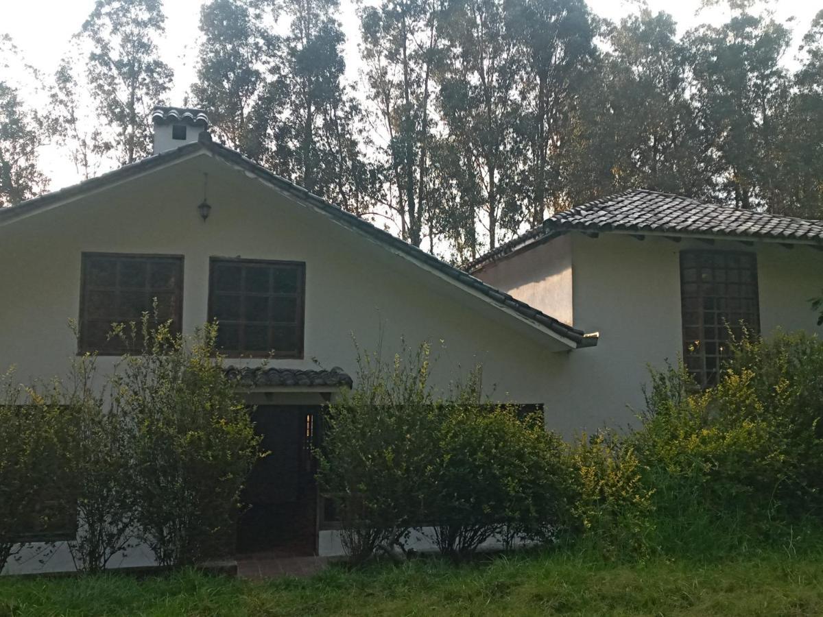 Quinta Los Eucaliptos Villa Quito Exterior photo
